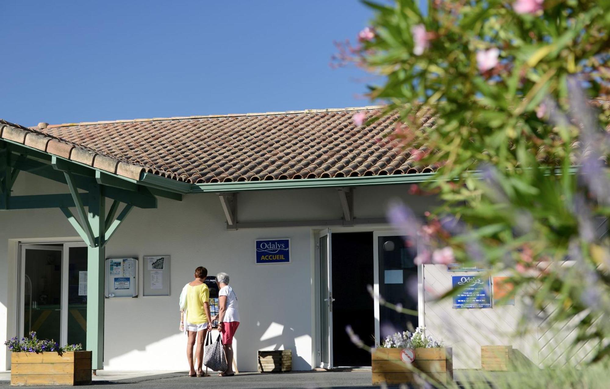 Residence Odalys Bleu Ocean Мольетс-е-Маа Екстериор снимка